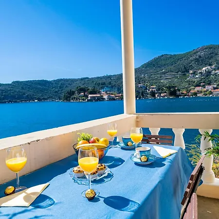 Anita - Waterfront With Sunbeds! Διαμέρισμα *