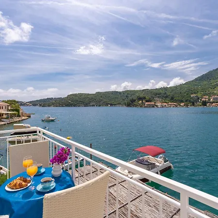 Anita - Waterfront With Sunbeds! Appartement *