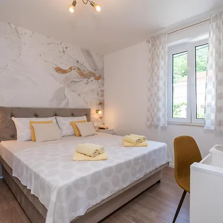 Διαμέρισμα Anita - Waterfront With Sunbeds!