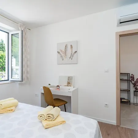 Διαμέρισμα Anita - Waterfront With Sunbeds! *