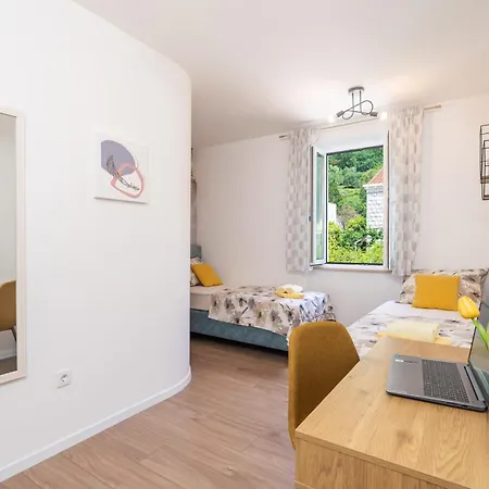 Anita - Waterfront With Sunbeds! *