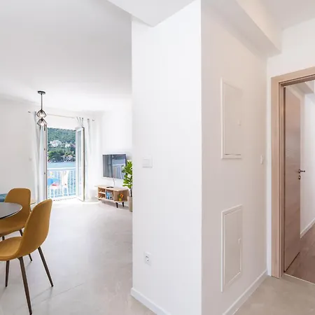 Διαμέρισμα Anita - Waterfront With Sunbeds! *