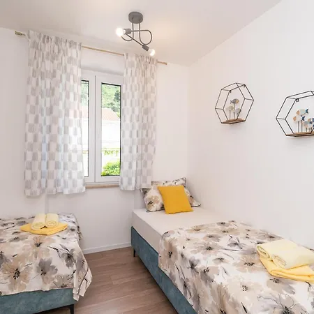 Anita - Waterfront With Sunbeds! Appartement *