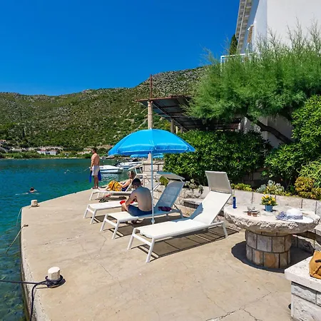 Anita - Waterfront With Sunbeds! * Zaton (Dubrovnik-Neretva)