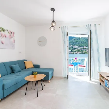 Apartmán Anita - Waterfront With Sunbeds!