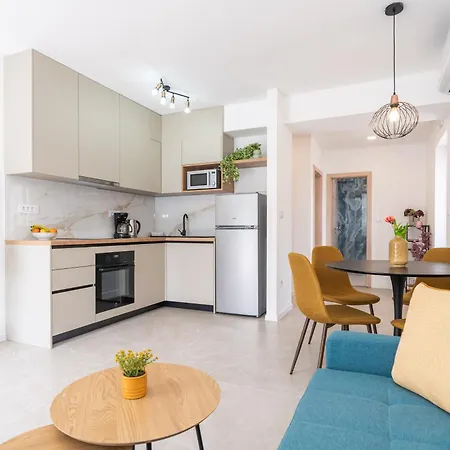 Anita - Waterfront With Sunbeds! *