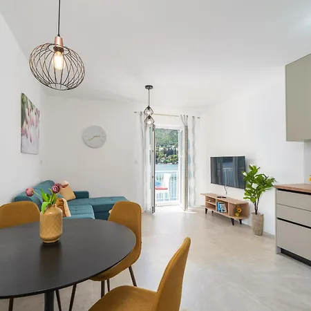 Anita - Waterfront With Sunbeds! Zaton (Dubrovnik-Neretva)