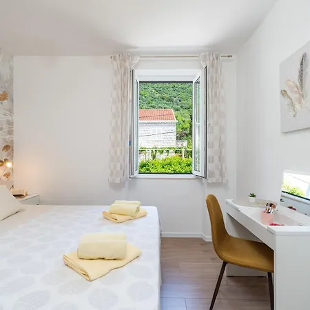 Anita - Waterfront With Sunbeds! דירה זאטון