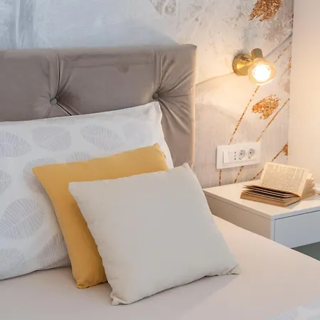 Anita - Waterfront With Sunbeds! זאטון