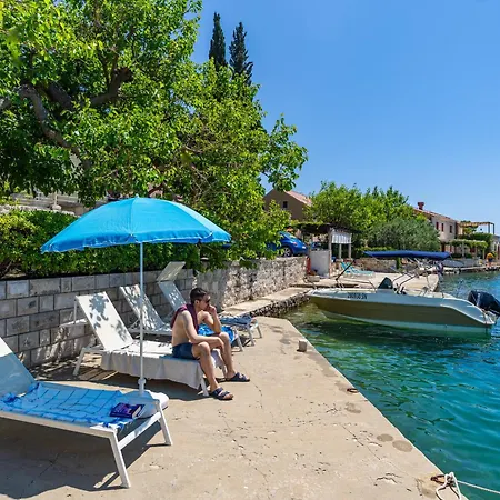 Anita - Waterfront With Sunbeds! דירה *