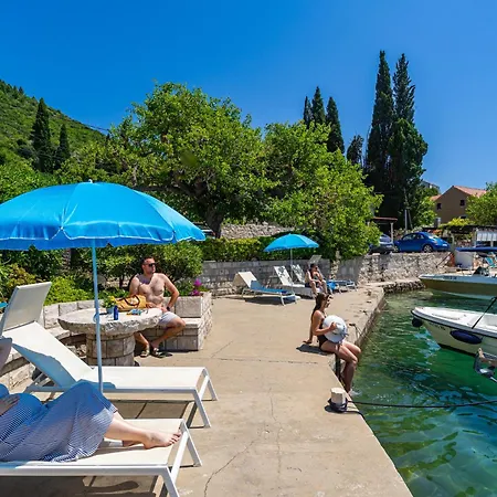 דירה Anita - Waterfront With Sunbeds!