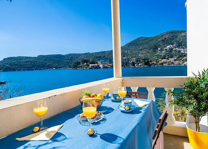 Anita - Waterfront With Sunbeds! Apartamento *