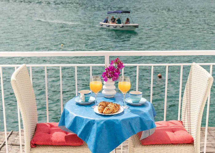 Anita - Waterfront With Sunbeds! * Zaton (Dubrovnik-Neretva)