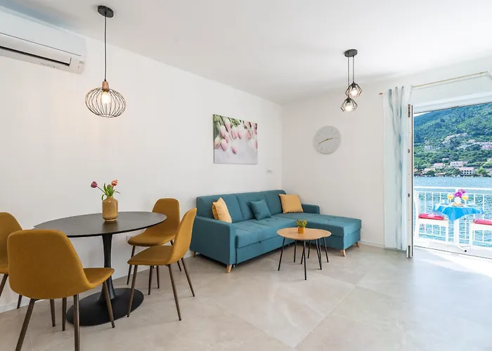 Anita - Waterfront With Sunbeds! * Zaton (Dubrovnik-Neretva)