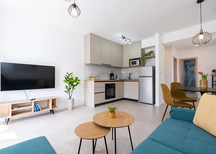 Anita - Waterfront With Sunbeds! Apartamento