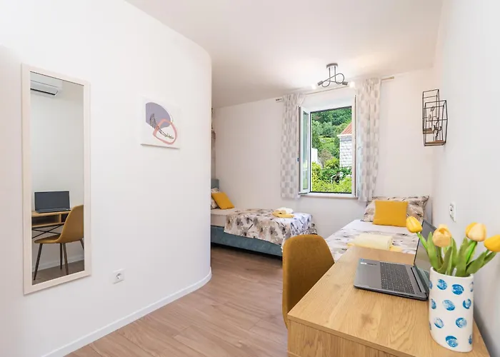 Anita - Waterfront With Sunbeds! *