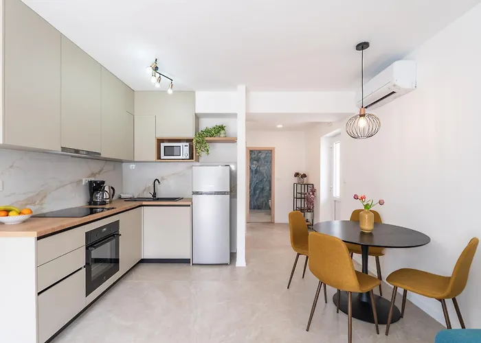 Anita - Waterfront With Sunbeds! Apartamento *