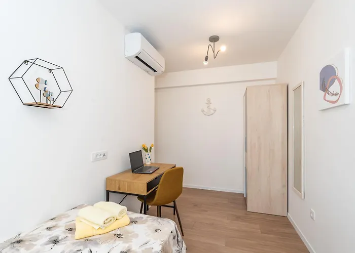 Anita - Waterfront With Sunbeds! Apartamento