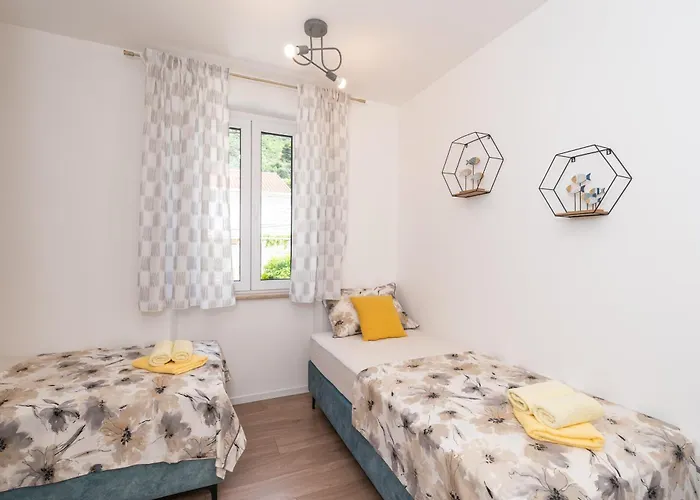 Anita - Waterfront With Sunbeds! Apartamento *