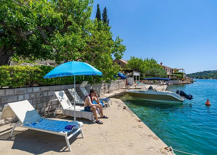 Anita - Waterfront With Sunbeds! Apartamento *