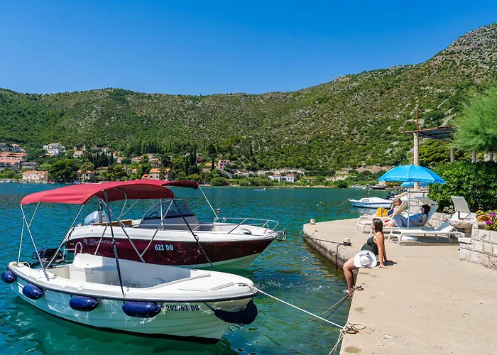 Anita - Waterfront With Sunbeds!